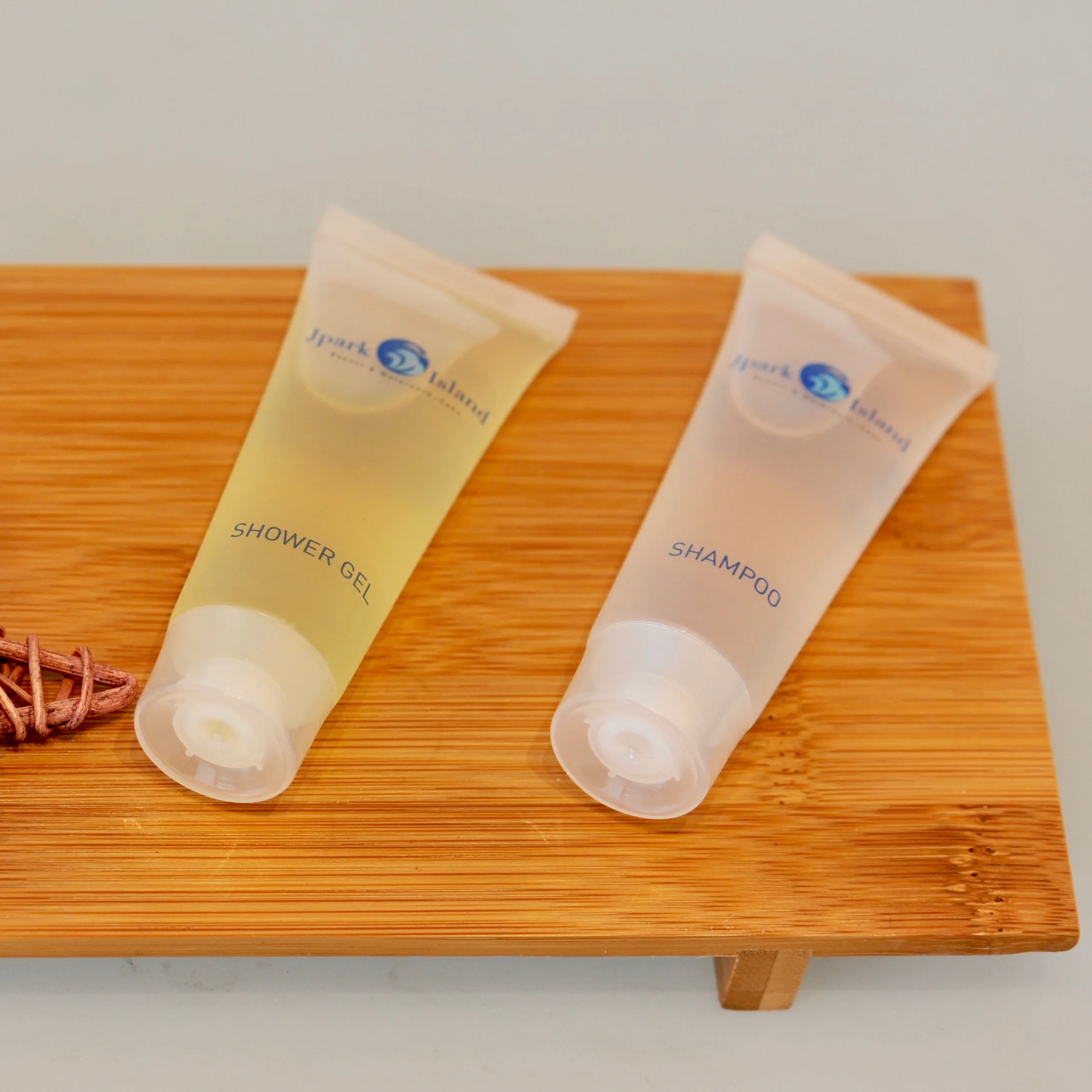 popular 30ml cosmetic packaging bamboo tubes with hotel soap and shampoo