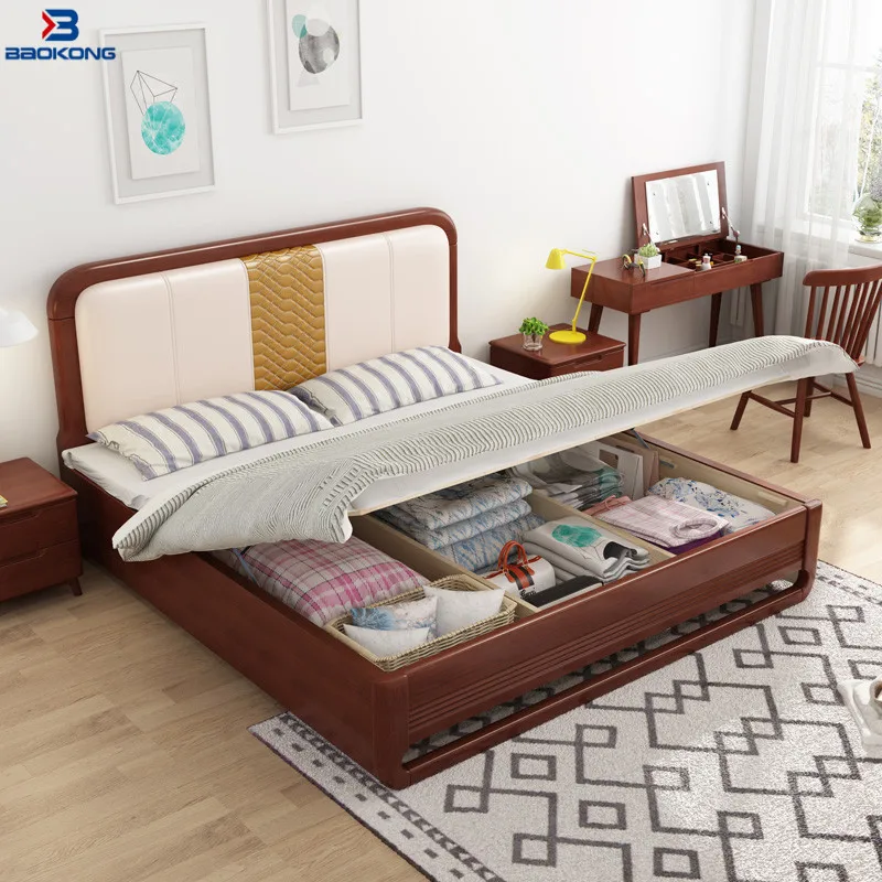 Современная двухспальная кровать с изголовьем из цельной древесины