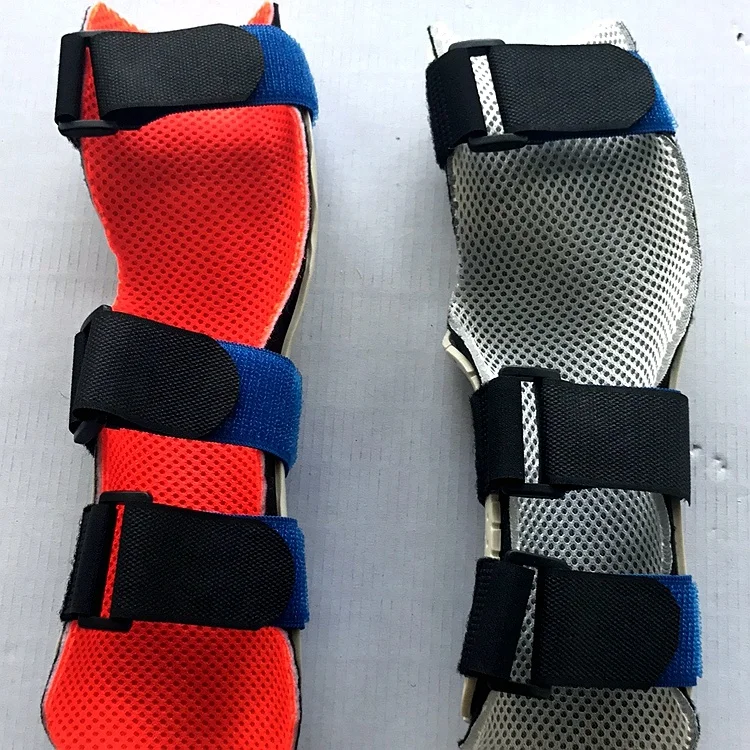 Термопластичные шины, используемые для перелома локтевого пальца