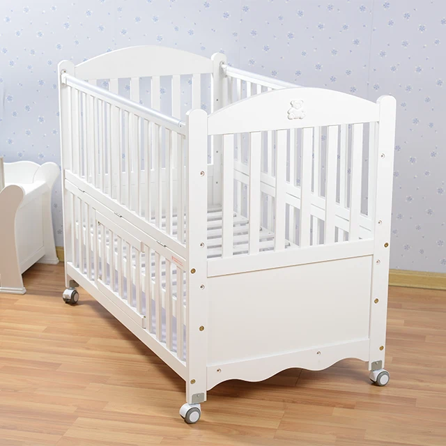 Adjustable New Zealand white painting pine wood baby cot wheels baby crib cot bed rail for baby sleep