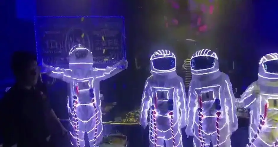 Spademan Performance Stage Dance Wear Interactive Atmosphere LED Space Suit Stage Props for Party Night Club