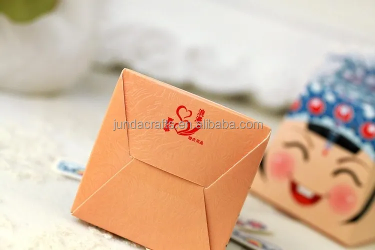 Bride and groom shaped small gift paper boxes for wedding favors candy and chocolates