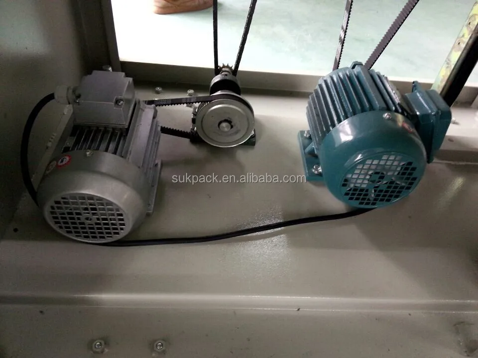 Automatic chocolate bar pillow packaging machine