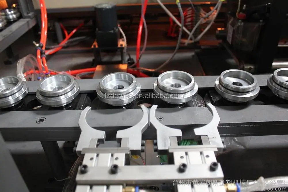 Automatic hand feeding pet wide-neck jar stretch blow molding machine