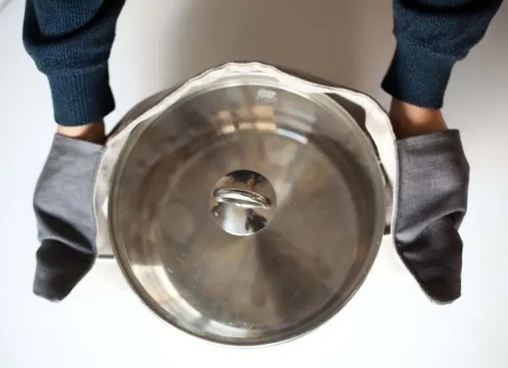 
Wholesale Modern Double Oven Glove Pot Rack Kitchen Insulation Non Slip Cotton Oven Mitt 