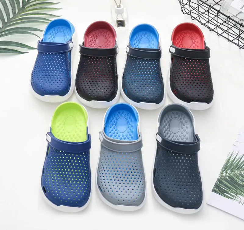 2019 New Summer Men fashion Beach Sandals Jelly Shoes Hollow Slippers Outdoor Men clogs Light Sandalias
