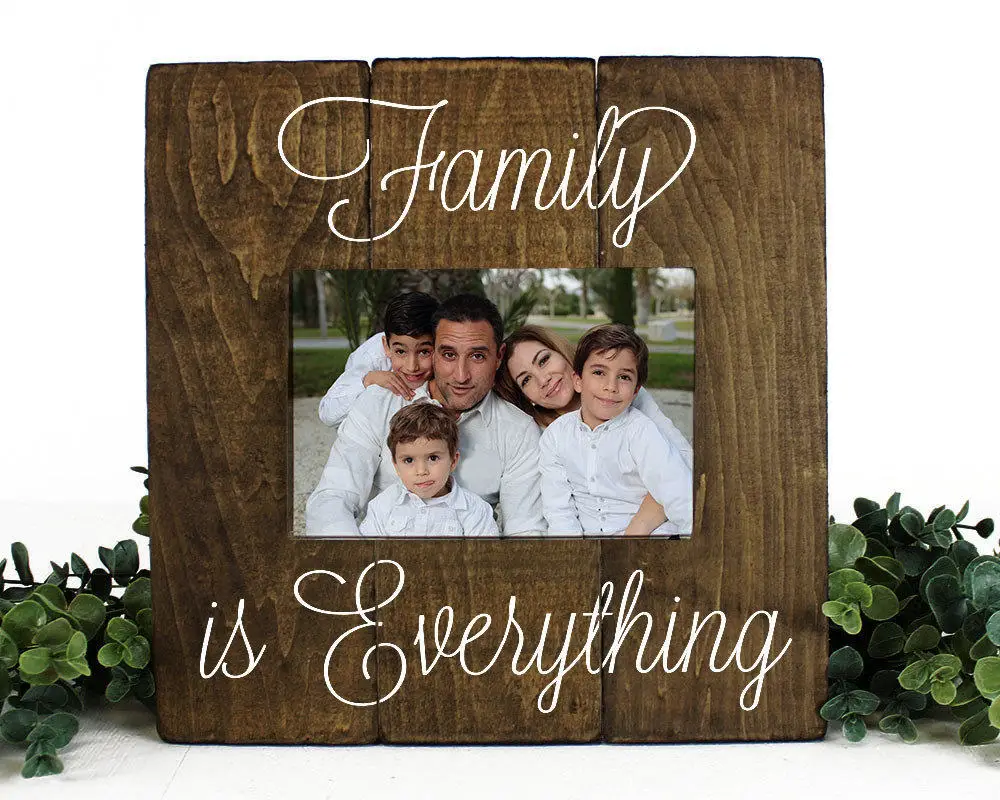 
Family pallet photo frame Family is Everything 