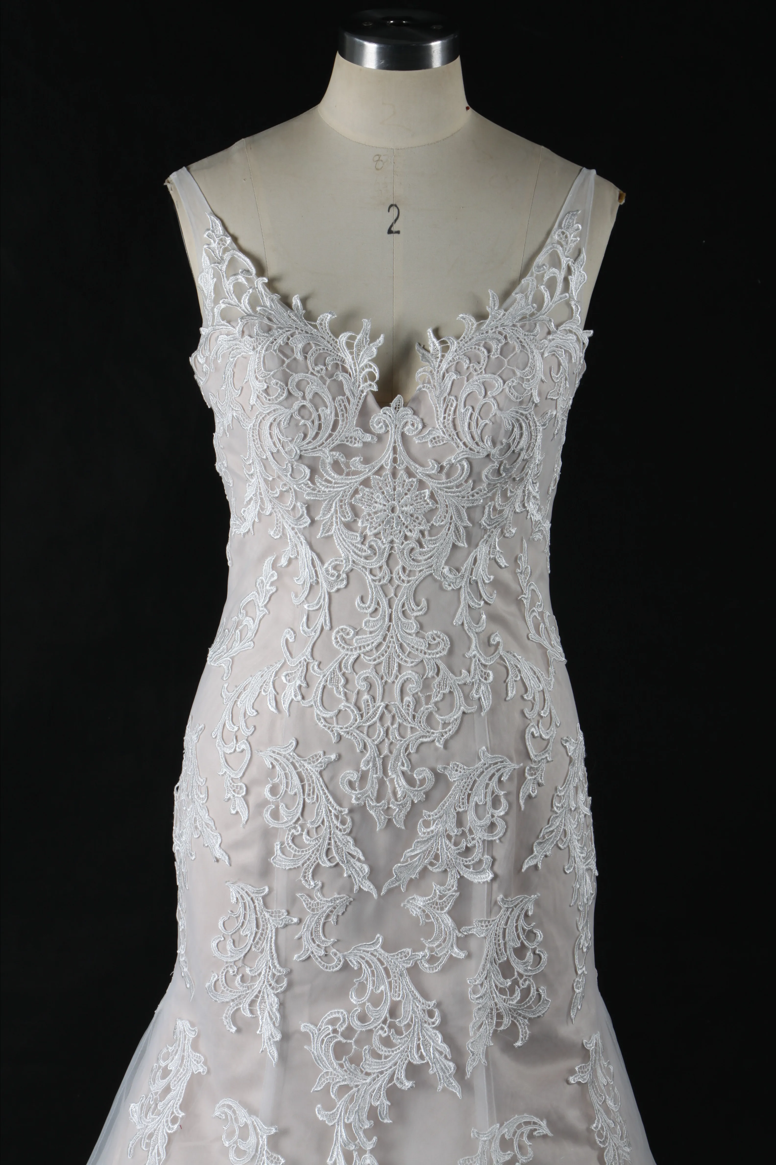 
2019 China Factory Made Strapless Lace Appliqued Tulle Wedding Dress 