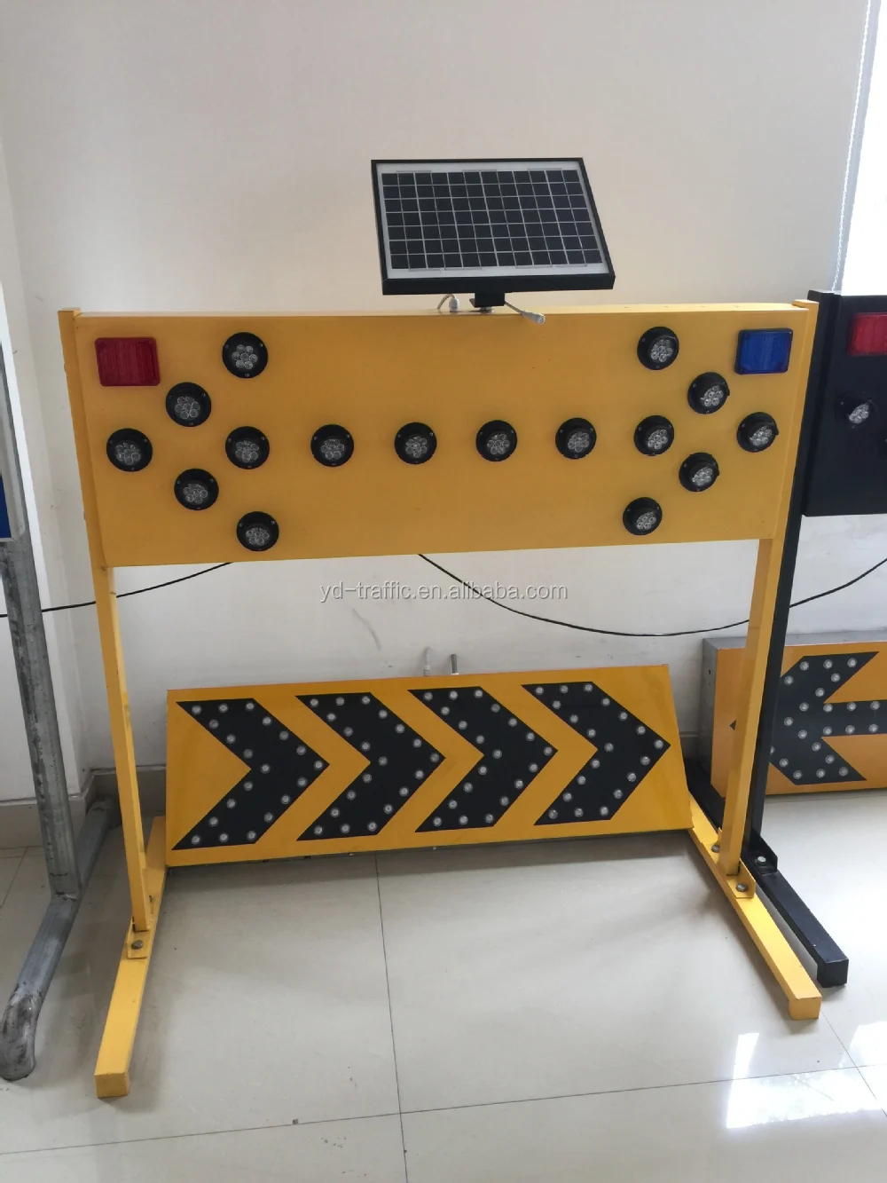 solar aluminum traffic arrow sign warning light board