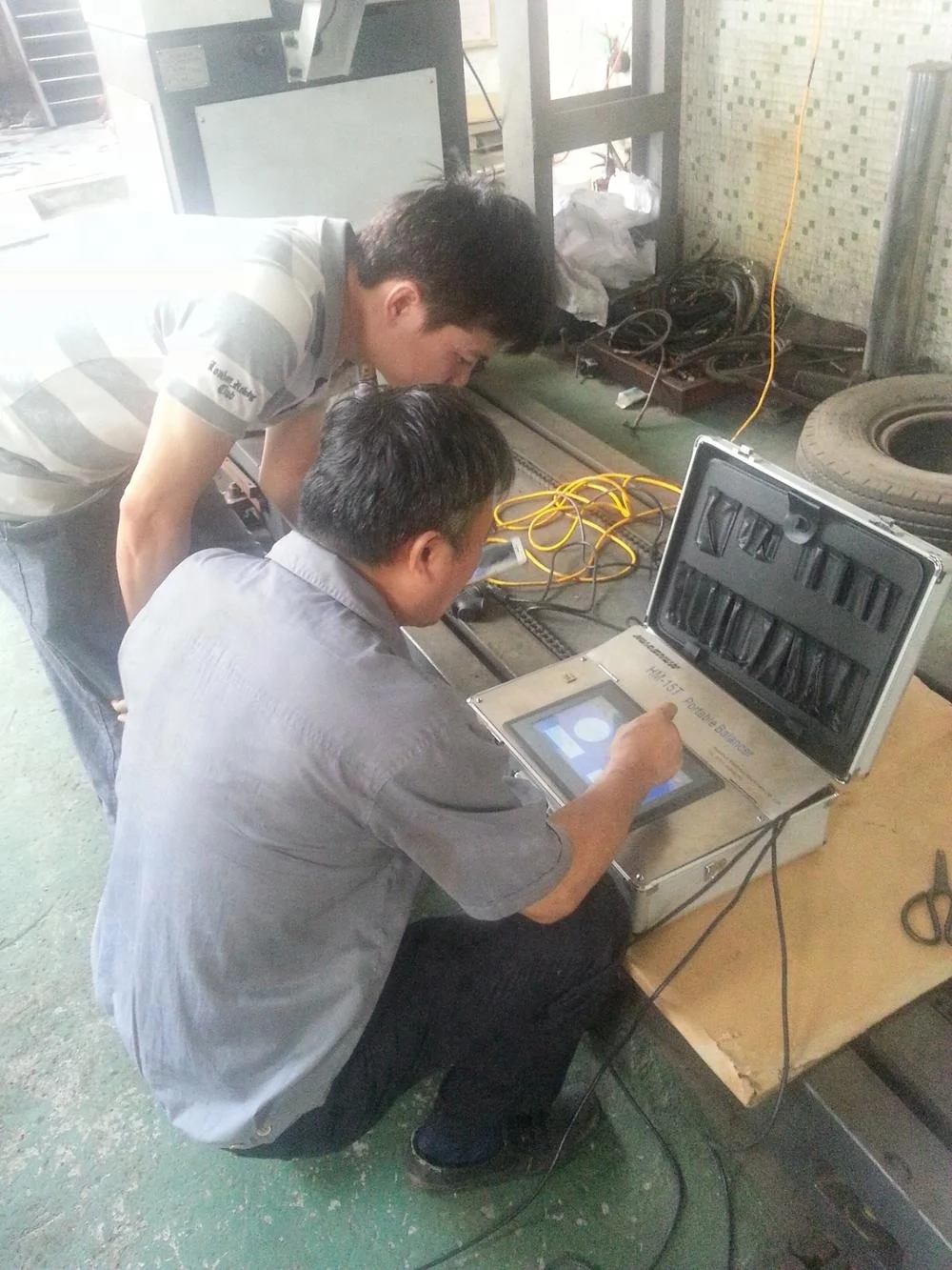 
HUASHUN Dynamic Field Balancing Machine portable balancer 