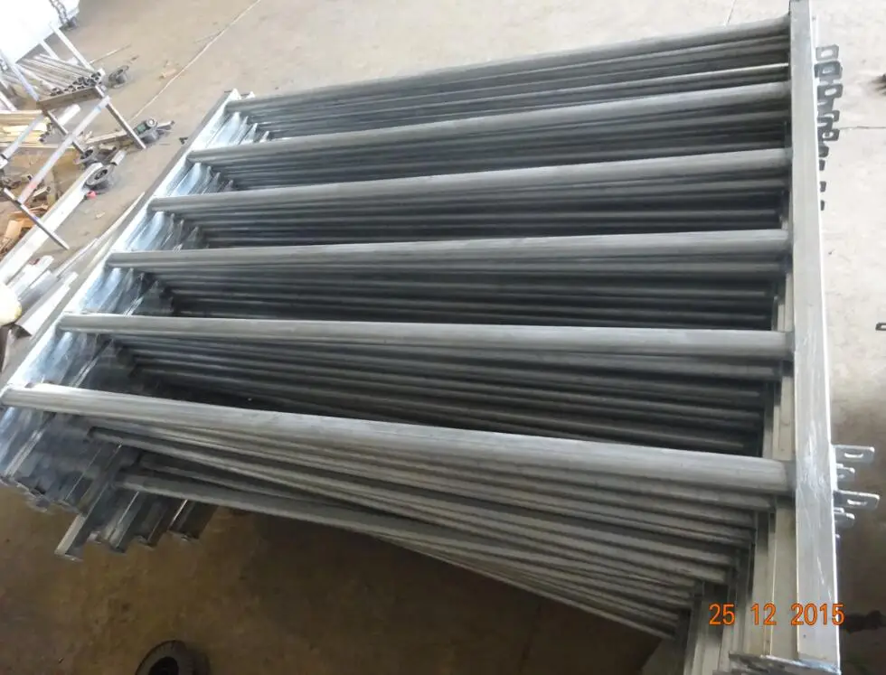 Australia Standard 1.8x2.1m 6 Rails Light Duty Galvanized Pipe Cattle Corral Fence Panels