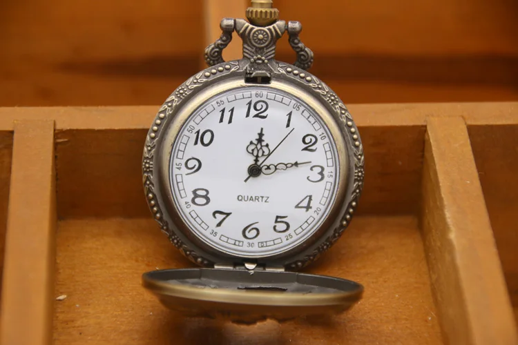 Vintage metal case animal chicken pocket watch with chain
