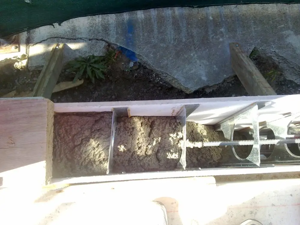 Australia structural walling system C channel metal stud with big holes and with reinforce rib