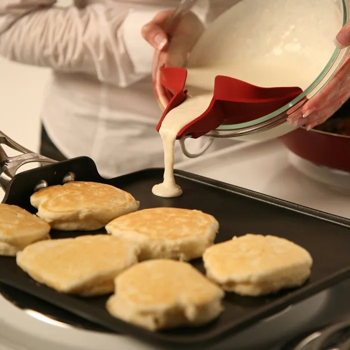 Multi-functional Pouring Spout Kitchen Dividers Non-Toxic for Skillets, Pan Bowls Can with Removable Strains Silicone Pour Spout