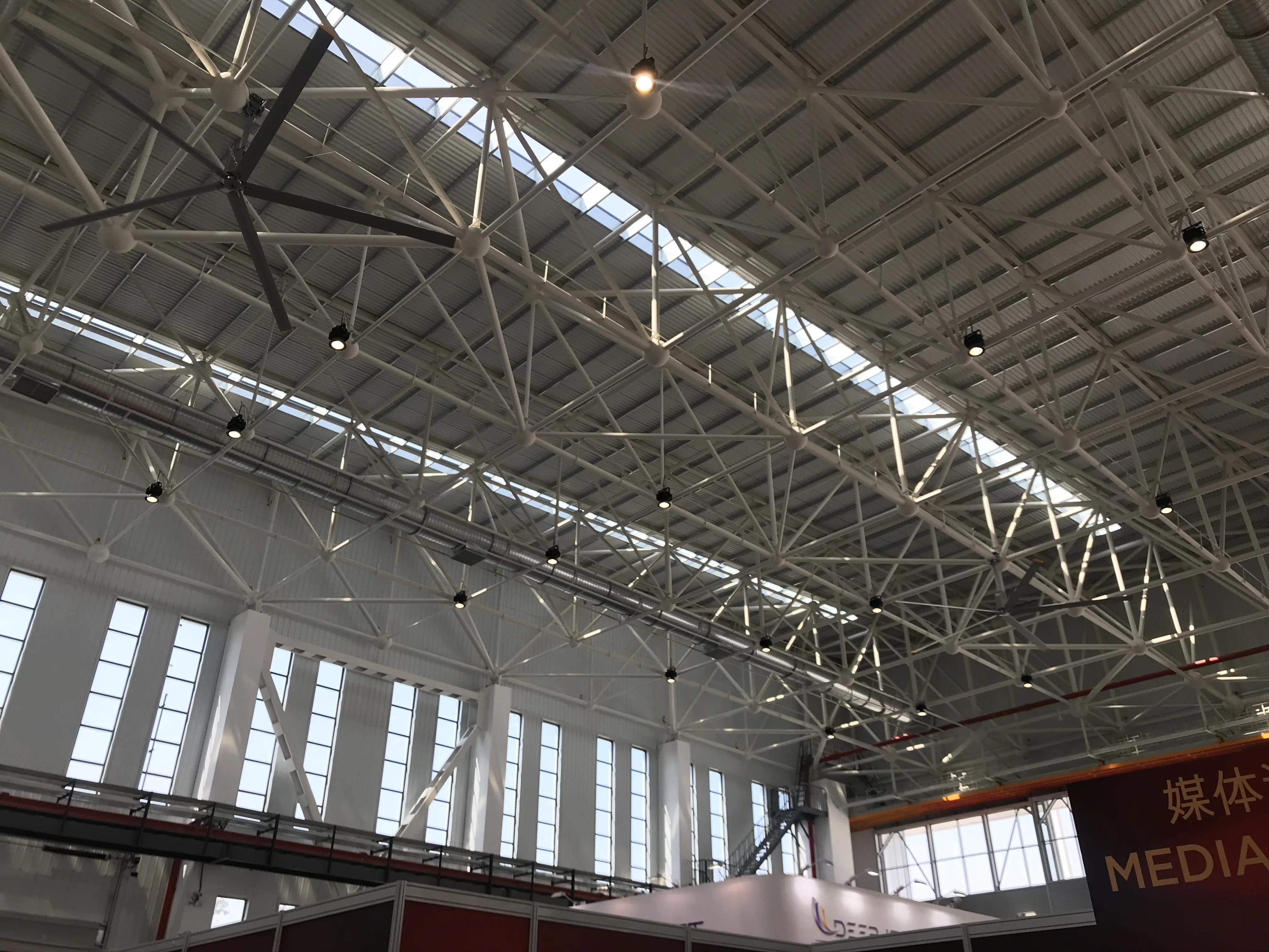 
7.3M HVLS industrial PMSM motor commercial ceiling fan 