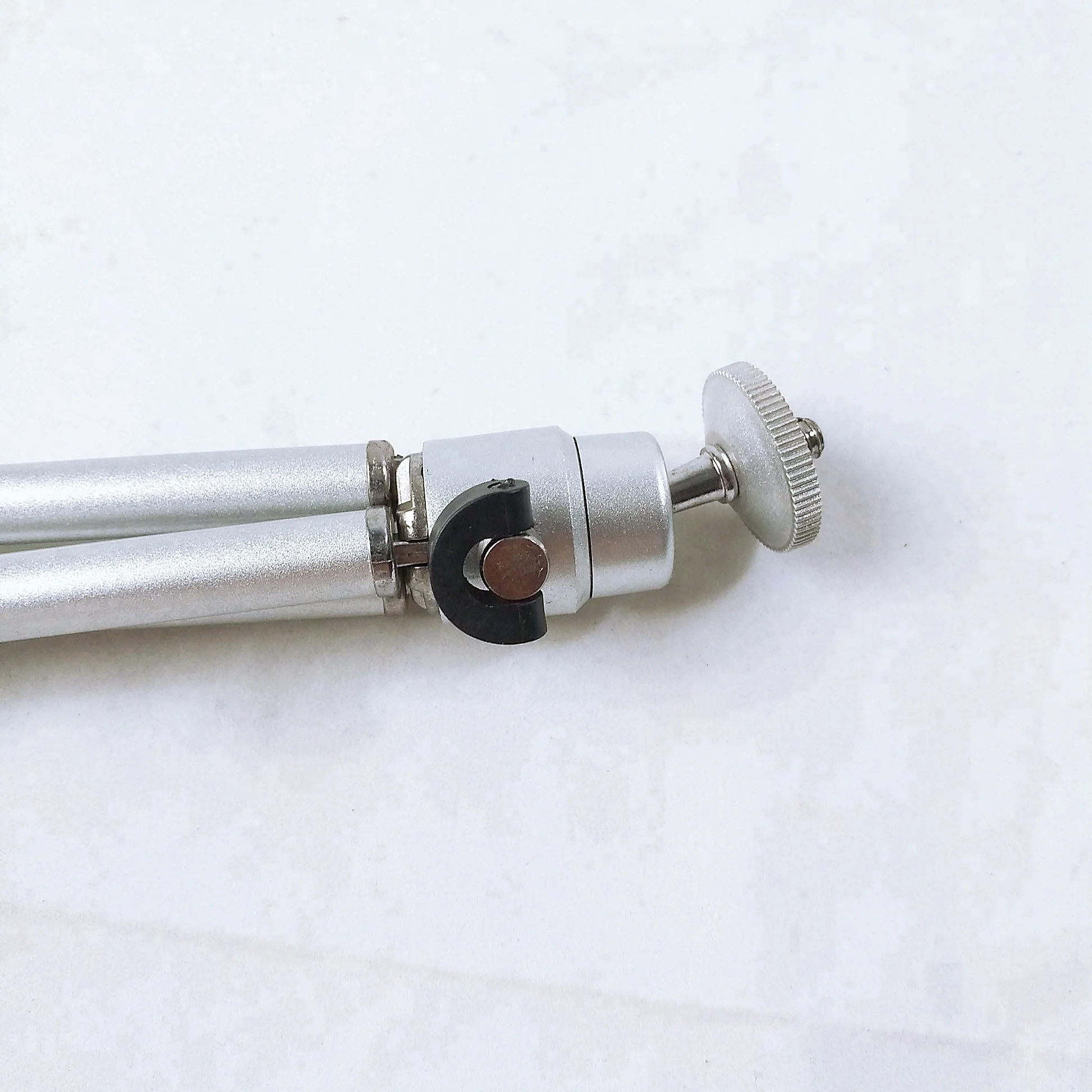 Photographic equipment   Camera Accessories Aluminum Light Weight Selfie Stick Mobile phone  camera Portable Selfie Mini  Tripod