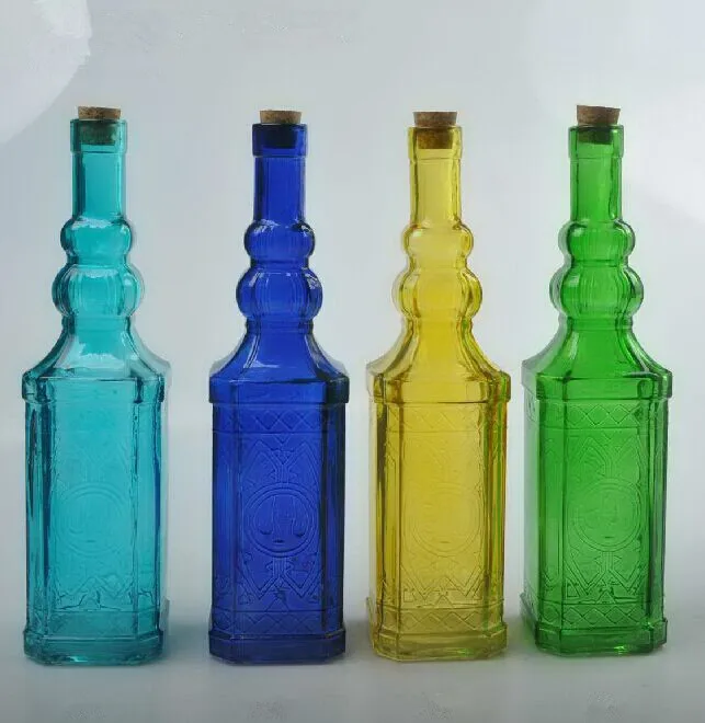 Vintage Square Bottom Glass Wine Bottle for Packing Wine With Cork Lid and Decorative Sculptured Pattern