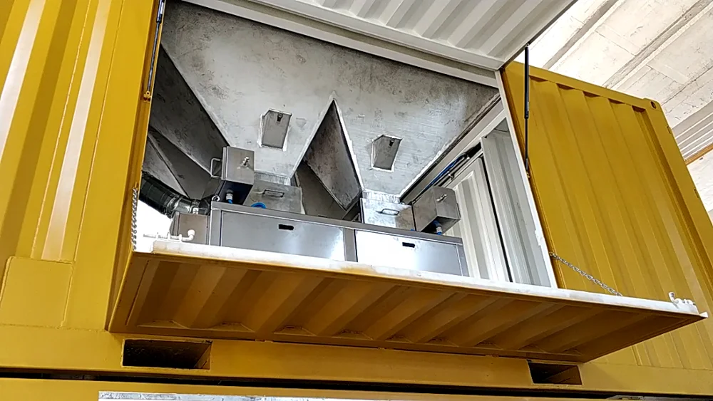 Port unloading movable box type packaging machine sand fertilizer bulk grain transportation packaging equipment