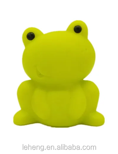 Unique green frog animal plastic spray water bath toy for baby