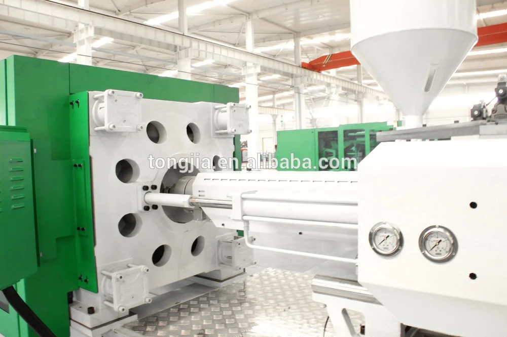 Disposal plastic spoon injection molding machine