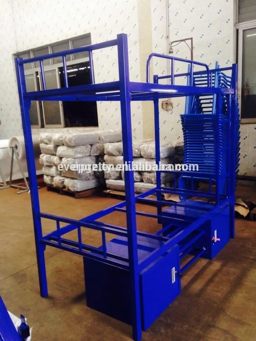 School Dormitory Furniture Metal Frame Environment Friendly Ergonomical Design Double Bunk Bed with Ladder and Small Locker