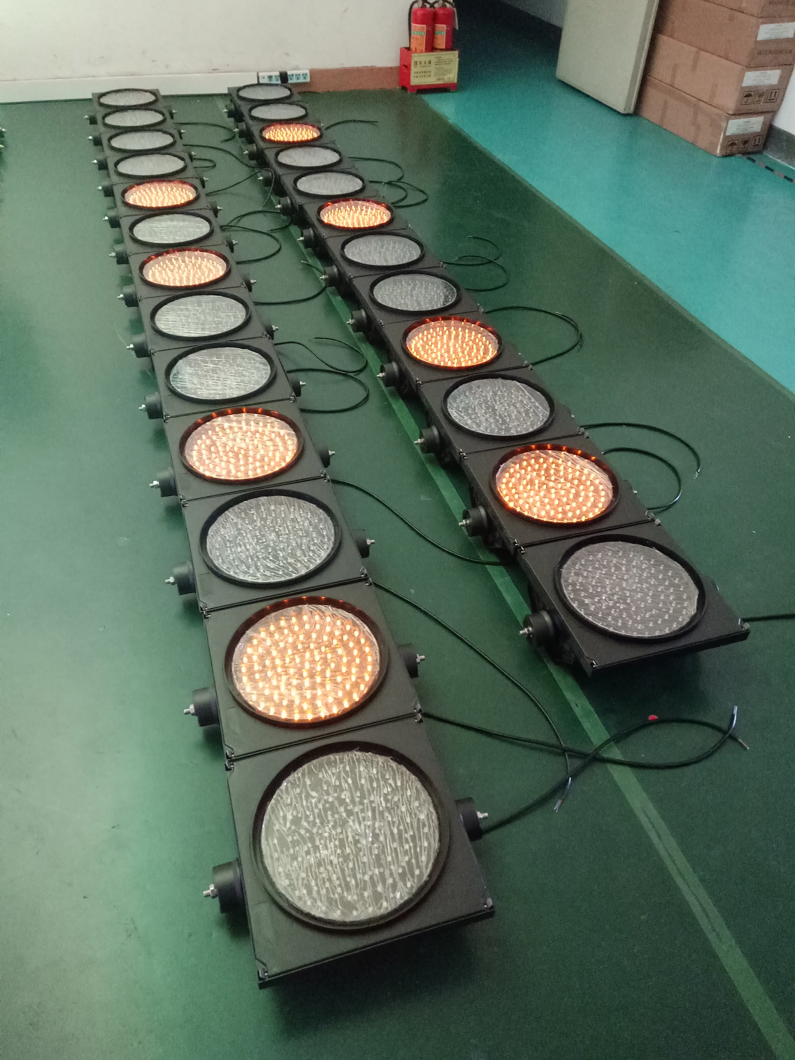 BBM solar powered yellow flashing traffic warning light