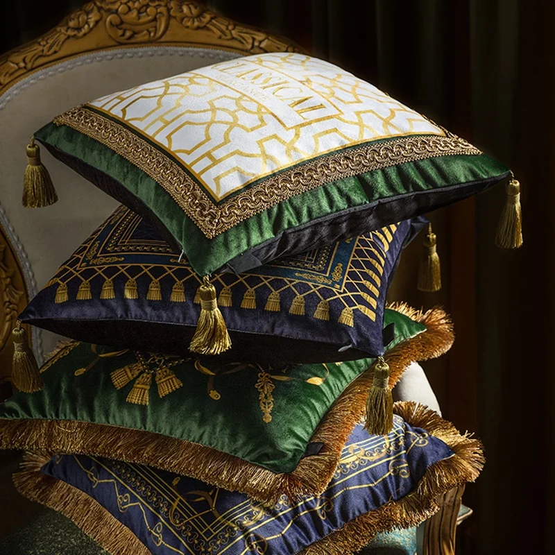 Latest Designs OEM High End Luxury Decorative Printed Velvet Cushion Cover With Tassels