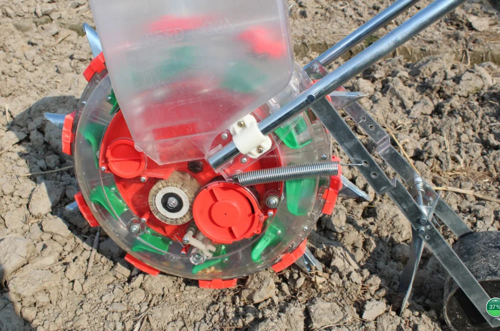 Регулируемая сеялка для овощей сельскохозяйственной техники ручная работа домашнего использования небольших размеров кукурузы сои и арахиса