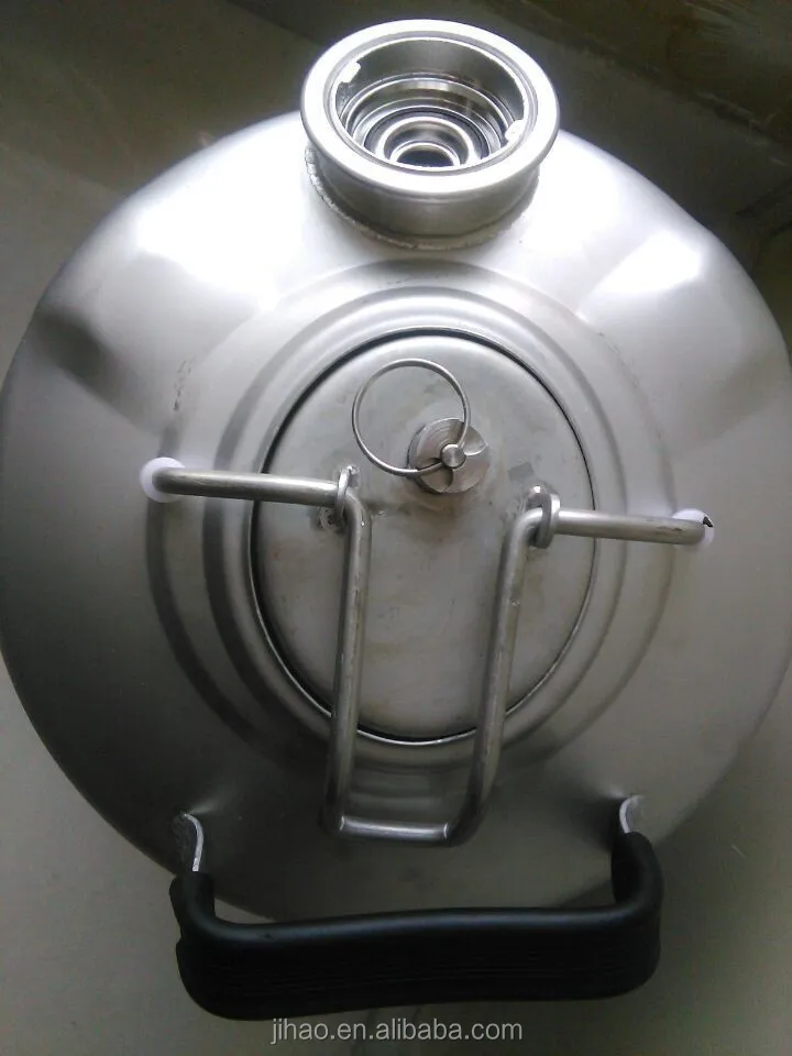 cleaning barrels/cleaning kegs for beer tower