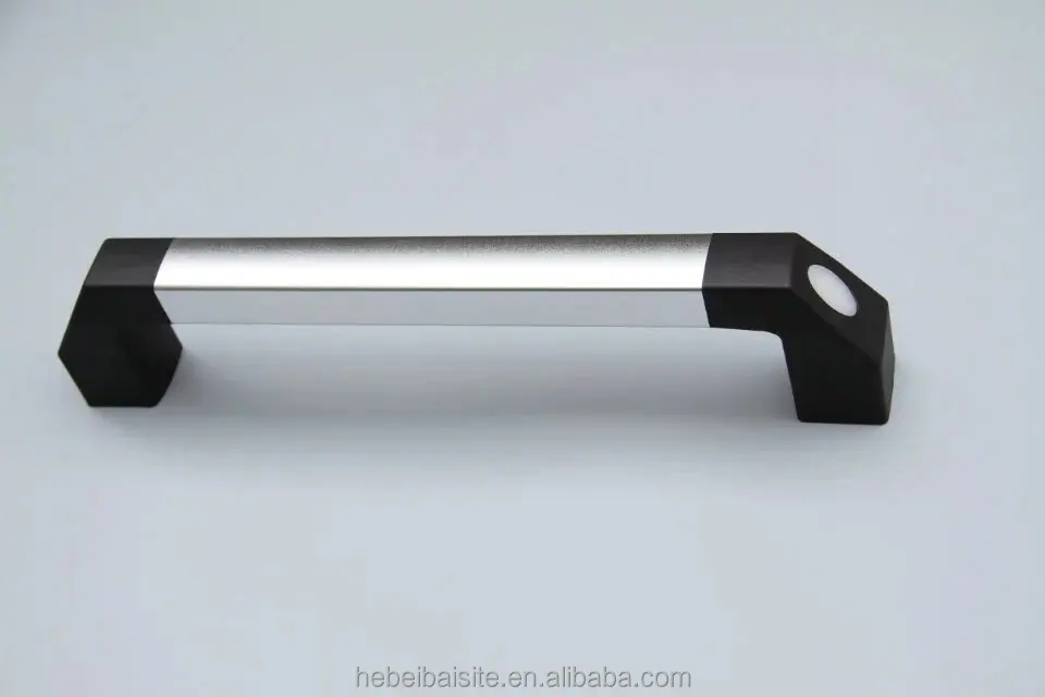  Алюминиевые концы ручек трубки вытягивают ручки