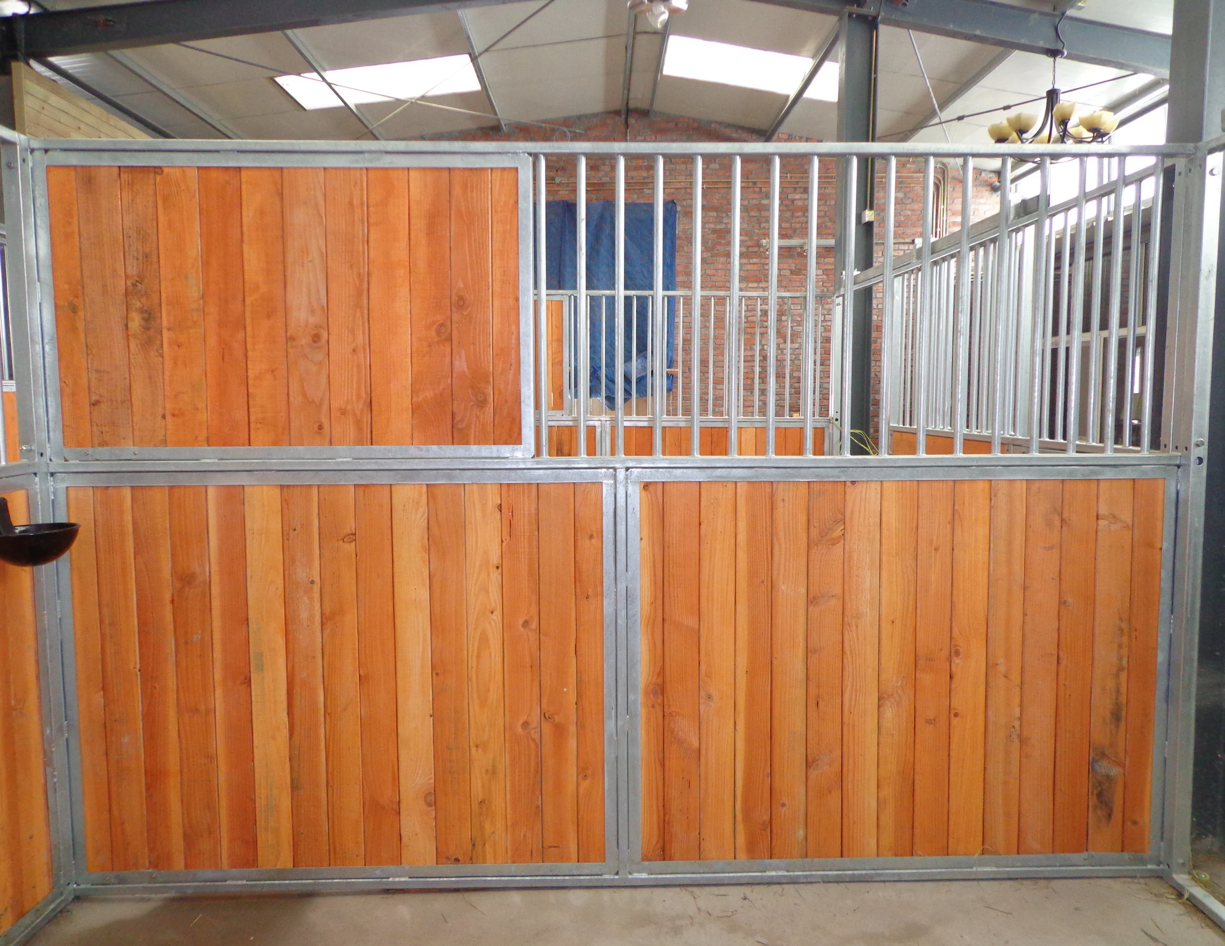 partition wall horse stable