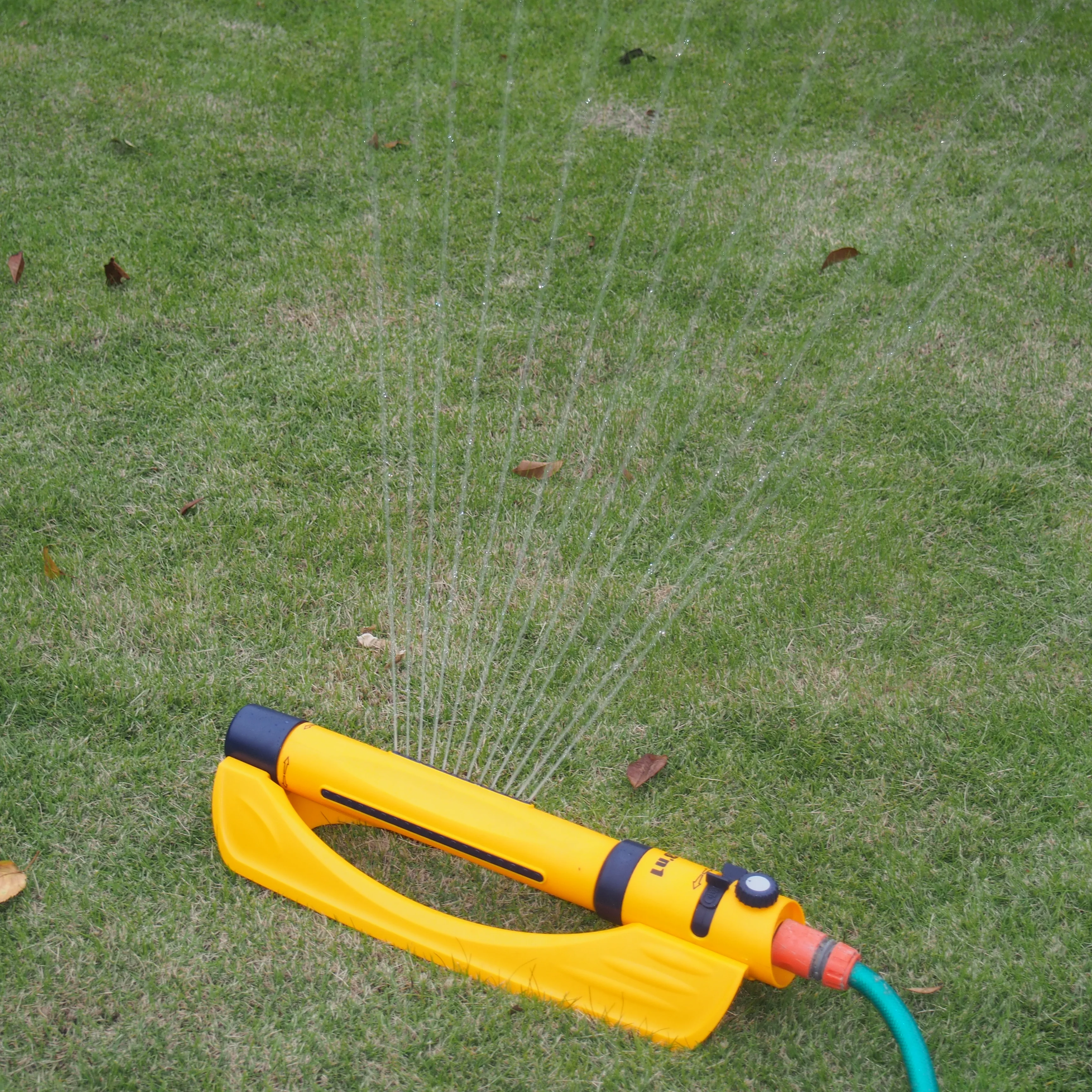 
19 holes water oscillating sprinkler for lawn 