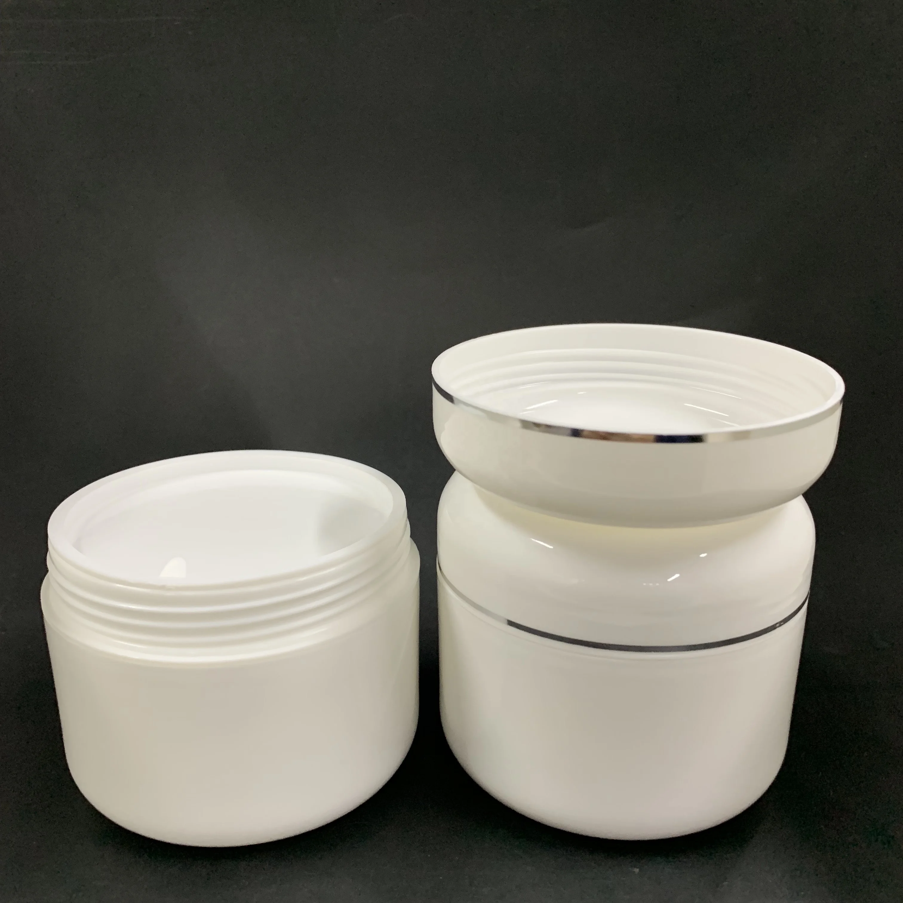 
120g White Double Wall Cream PlasticJar With Plastic Dome Unlined Gold Stamping Cap For Cosmetic 
