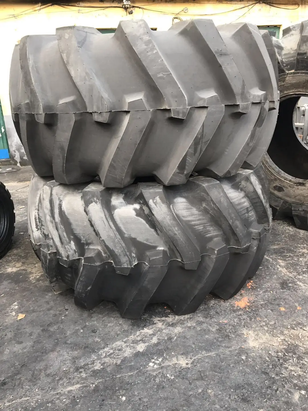 Forest tyre 35.5L -32   30.5-32 fo rhigh quality  factory direct sale snagresistance and long wear.