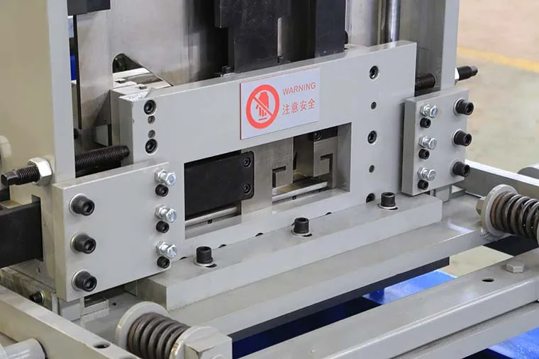Automatic steel  C Shape purlin roll forming  machine for C80-300