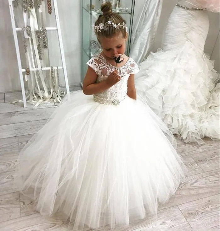 
ZH4207G 2019 Princess Flower Girl Dresses Western Garden Weddings Sheer Cap Sleeve Appliqued Toddler Kids Birthday Dress 