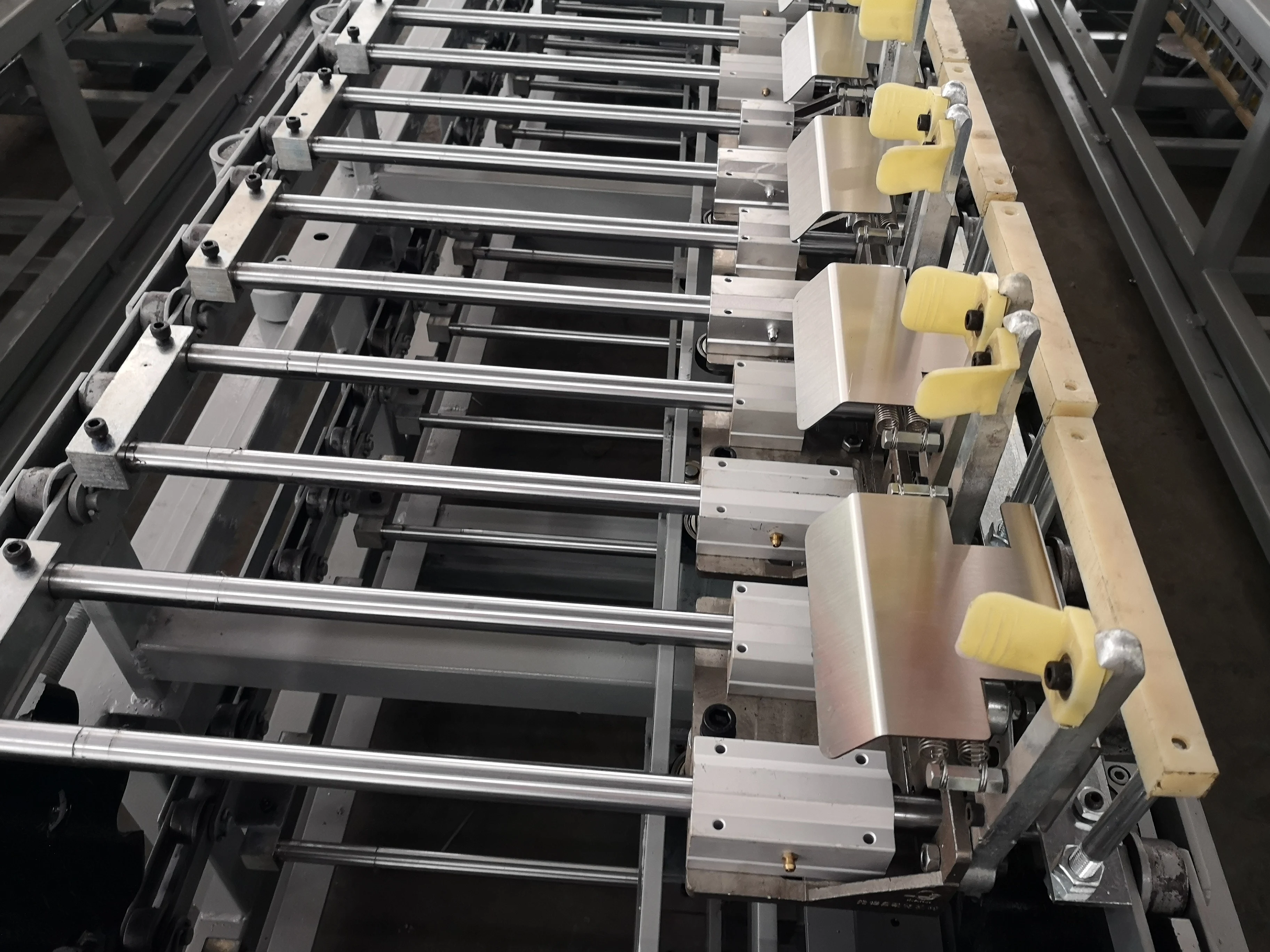 
China Zhangjiagang fully automatic latex glove machine 