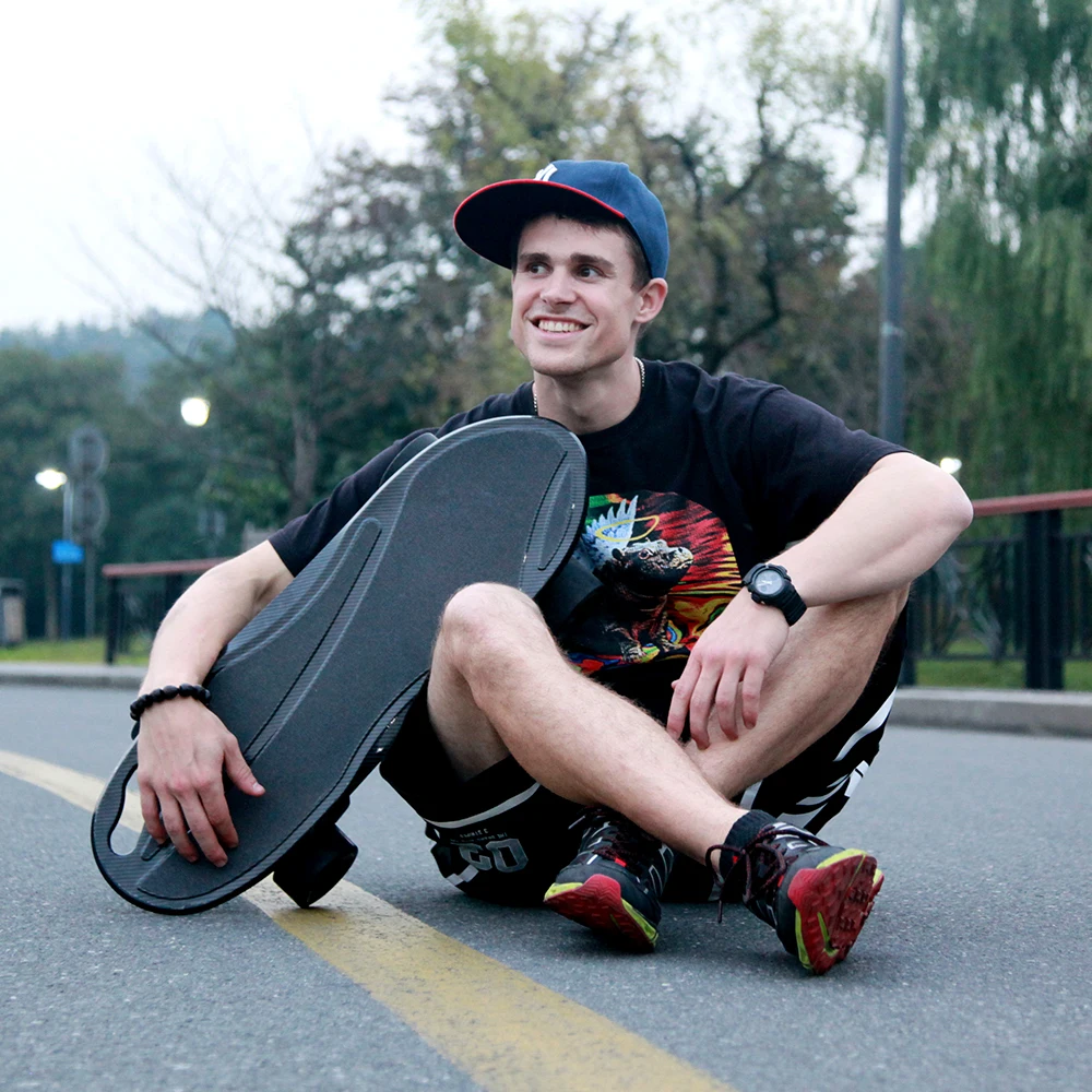 
2019 E Balance Skateboard Carbon Fiber 35kmh electric motors board 