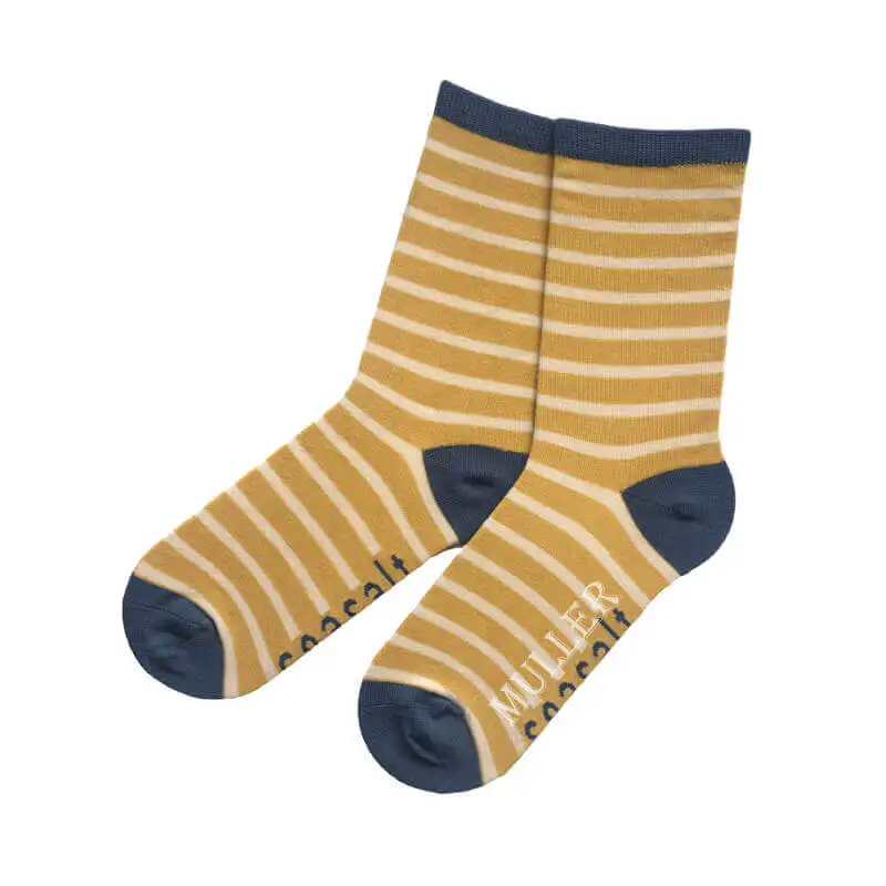 Bamboo Cuff Flat Socks with Stripes and Seamless Toes