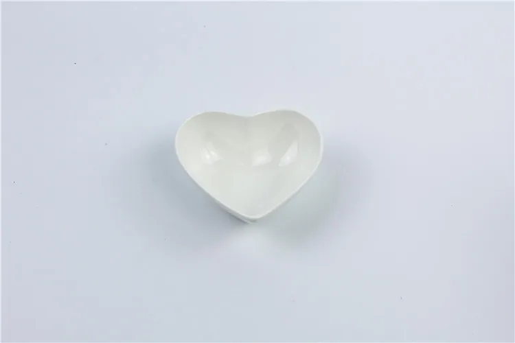Kitchware heart shape white color ceramic melting fondue chocolate cheese pot for dinnerware