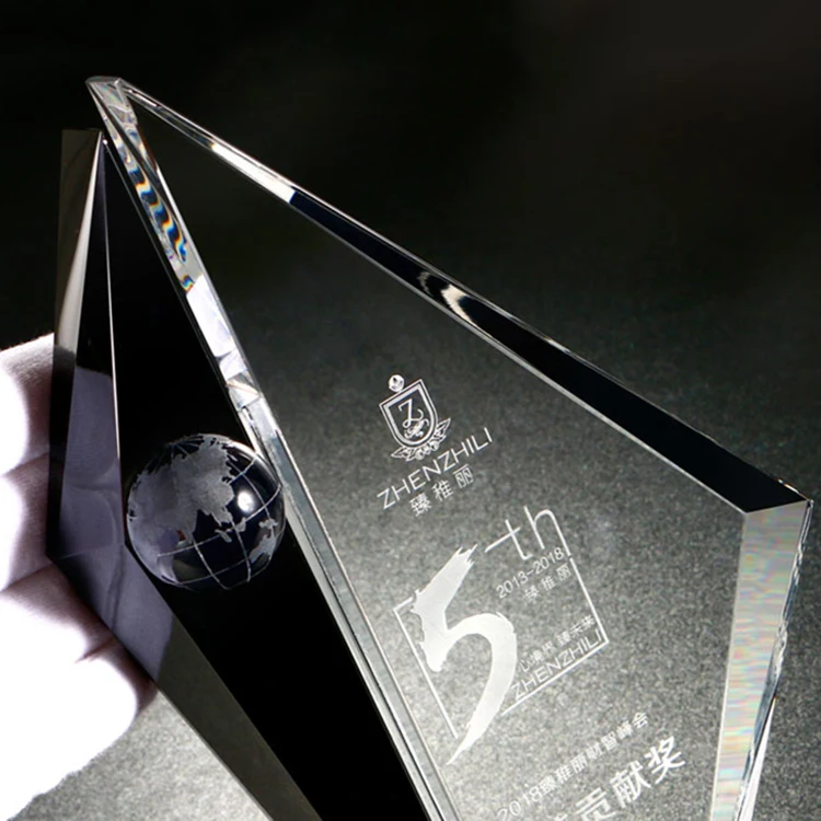 
 Награды стрелы с хрустальным шаром землей и стеклянным шаром  