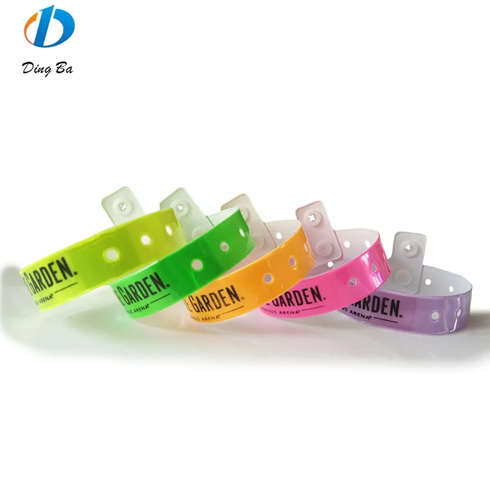 Неоновый цветной светоотражающий браслет на заказ, браслет для вечеринки L-образной формы, браслеты из ПВХ, браслеты, цветные пластиковые классические браслеты на заказ