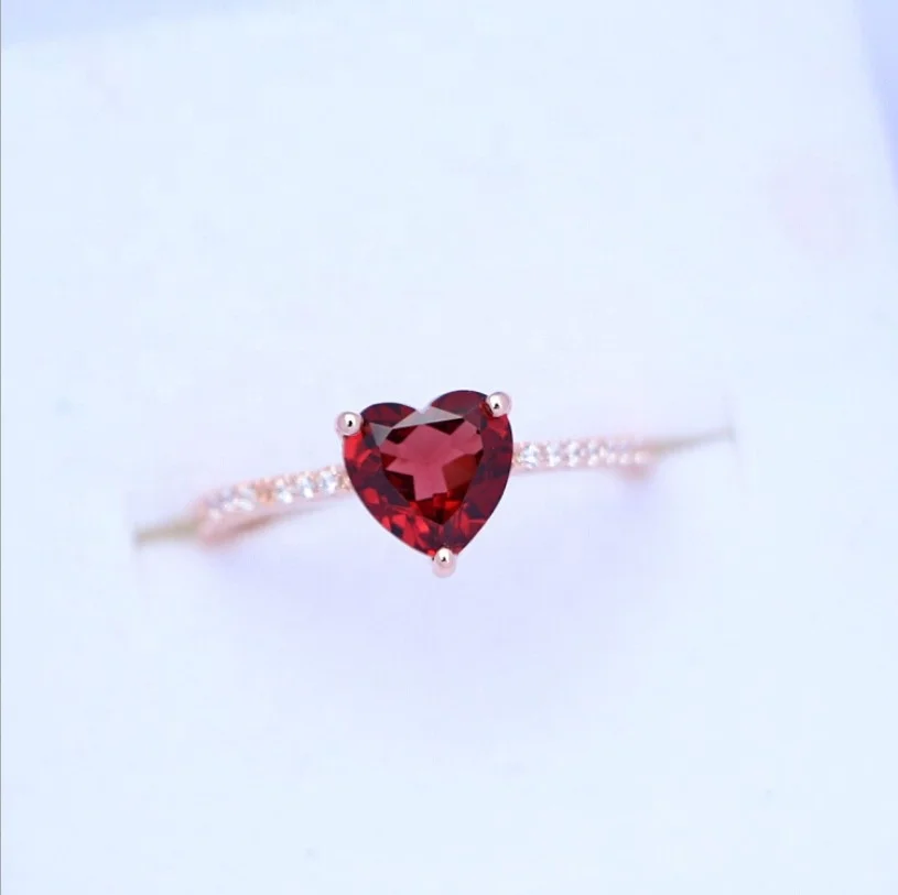 Dubai Fashion 925 Sterling Silvcer Natural Garnet Stone Heart Design Diamond Engagement Wedding Ring