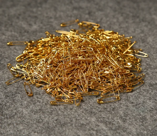 The small size golden safety pins with good quality