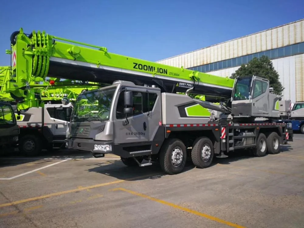Zoomlion Six Hydraulic Lattice Boom 70T Mobile Truck Crane ZTC700