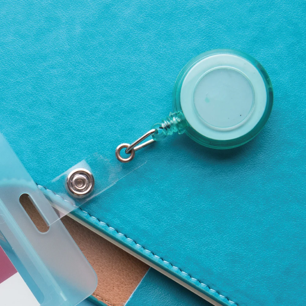 
Welcome OEM for medical and office retractable transparent plastic badge reel 