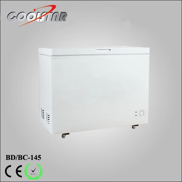 Небольшая морозильная камера для глубокой морозильной камеры с открытой дверью для использования в супермаркете