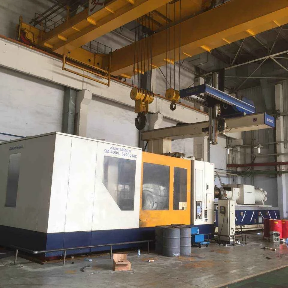 4000 тонн, машина для литья под давлением Krauss Maffei для изготовления бампера для автомобиля