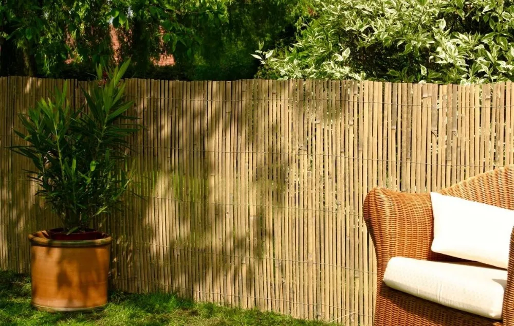 Cheap factory price natural dry split bamboo cane fences yard farming straight fencing roll