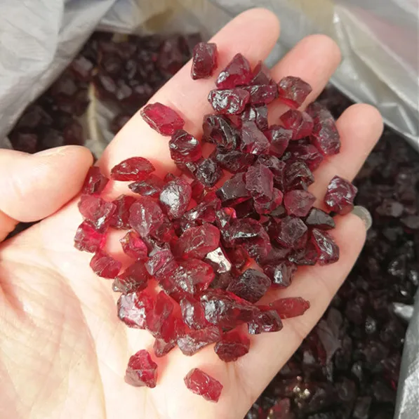 Wholesale natural unpolished quartz raw gemstone red crystal garnet rubble